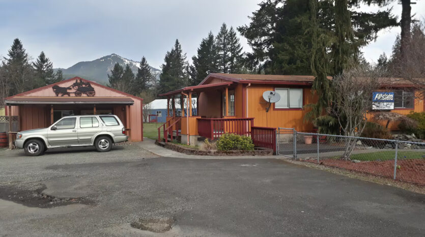 Little Cabin in Packwood