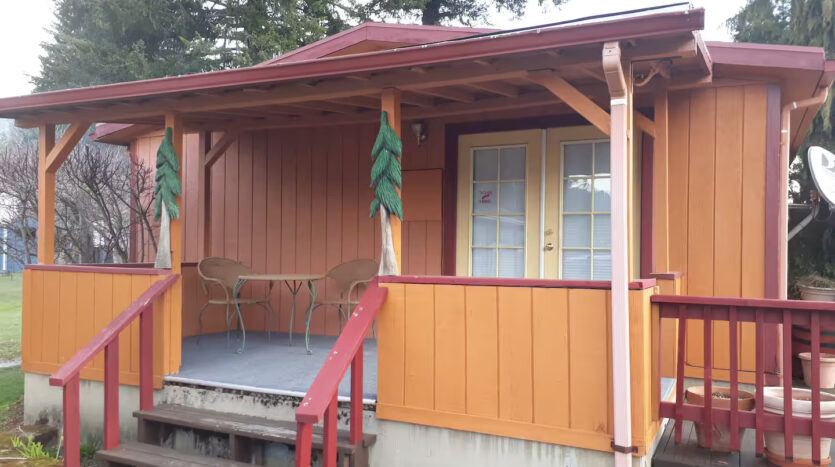 Little Cabin in Packwood