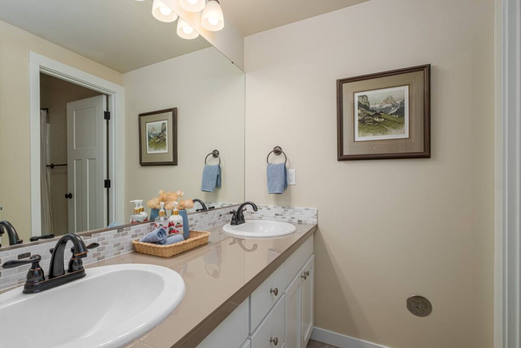 1c18e476-3643-4dee-b0e8-2fe03d0f0903